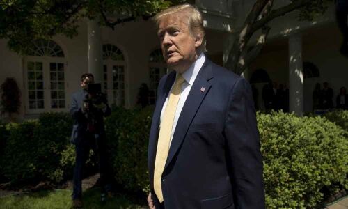 Trump tax returns from 1985 to 1994 show USD 1 billion in losses