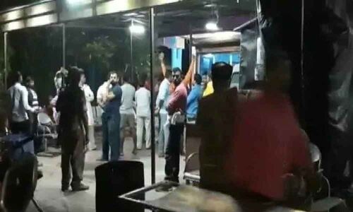 Naxals loot, shot jeweller and daughter at their home in Bihars Jamui