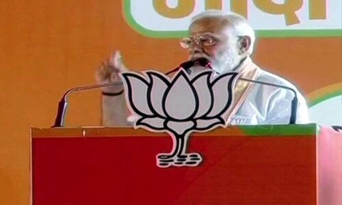 AAP supports tukde-tukde gang, brought nakampanthi in Delhi: PM