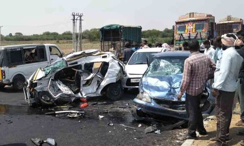 2 die, five hurt in mishap : Jangaon