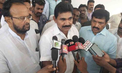 YSRCP seeks SPs intervention in arrest of two activists : Kakinada