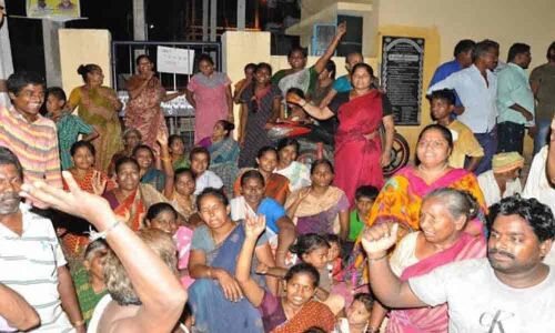 Abrupt power cut in Guntur, public protest