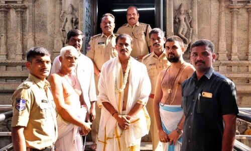 Palamuru varsity VC, DIG Prisons visit Bhadradri
