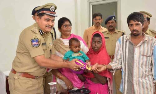 Mechanic, auto driver held for selling child