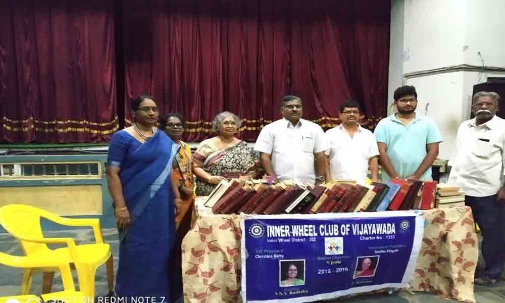 150 books donated to Hanumantharaya Grandhalayam
