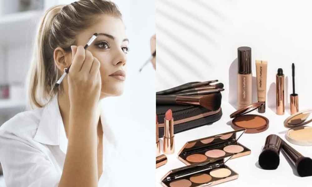 Make-up kit essentials for summer vacations