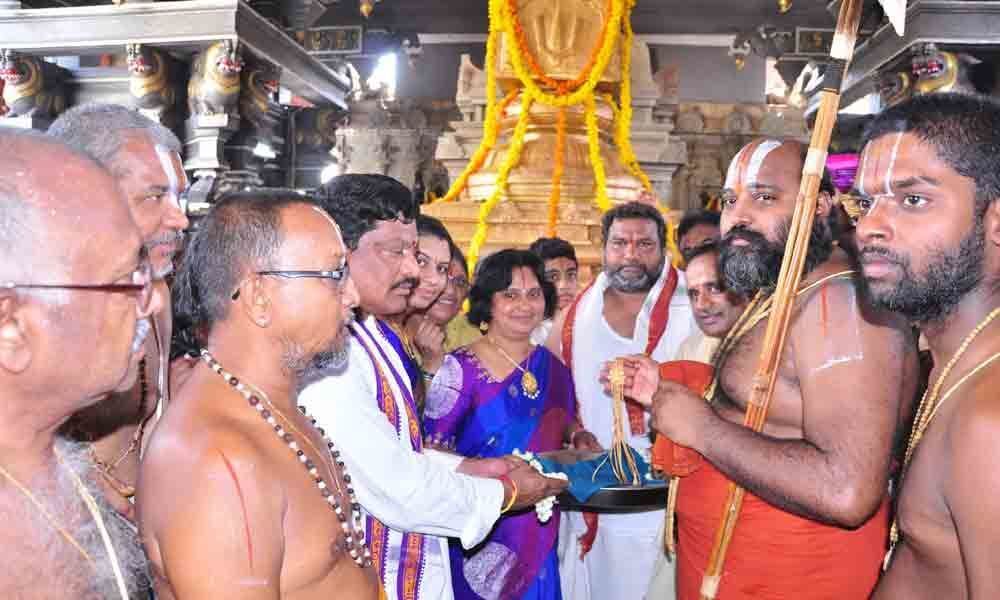 6L worth gold Yagnopavetham donated to Rama temple