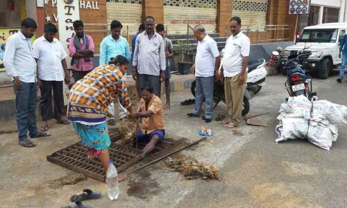 R Municipal Corporation begins silt cleaning work