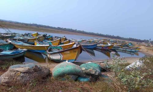 Fishermen demands government to hike aid to 12000 during ban