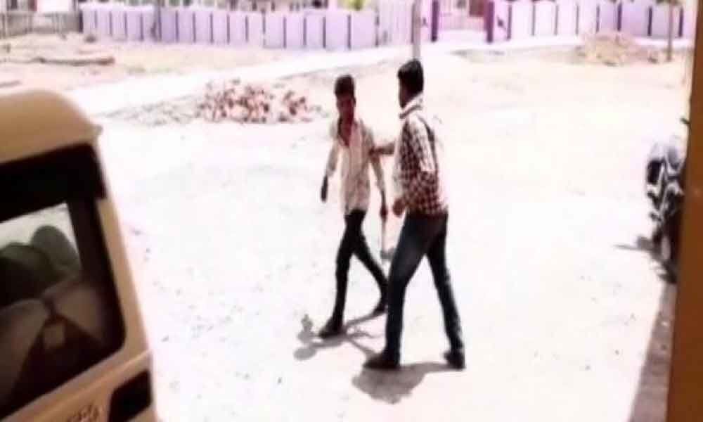 Man barges into Block Office in MPs Damoh with hatchet to threaten government official