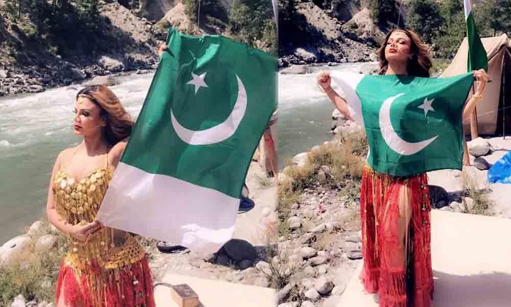 Rakhi Sawant poses with Pakistani flag