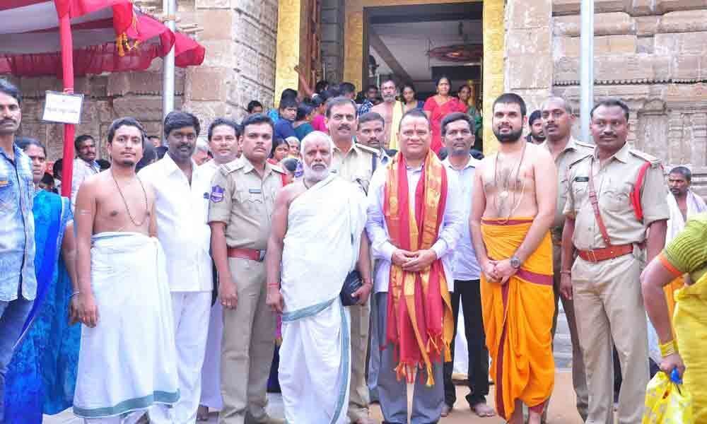 Director General of Prisons VK Singh visits Lord Rama temple
