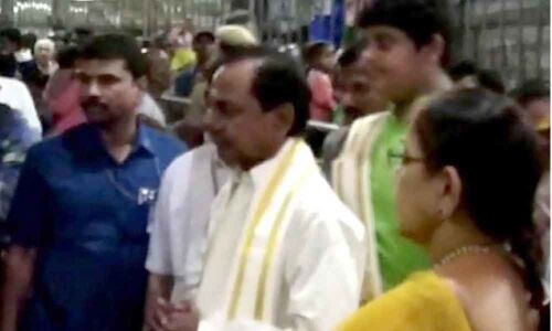 KCR offers prayers at Rameshwaram temple