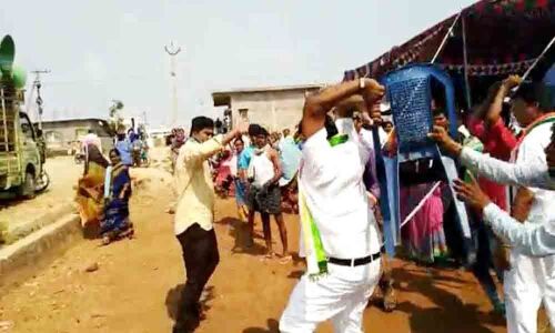 10 hurt as TRS, Cong leaders clash in Pikla Naik Thanda