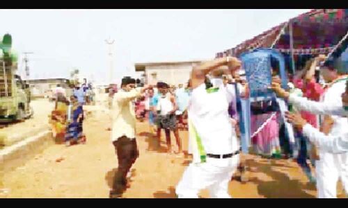 10 hurt as TRS, Cong leaders clash in Pikla Naik Thanda