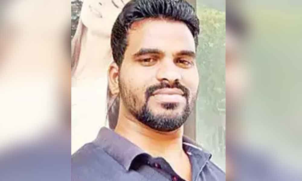 Two days after marriage, man run over by speeding train in Kamareddy