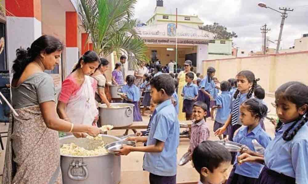 Scorching sun takes toll on midday meal scheme