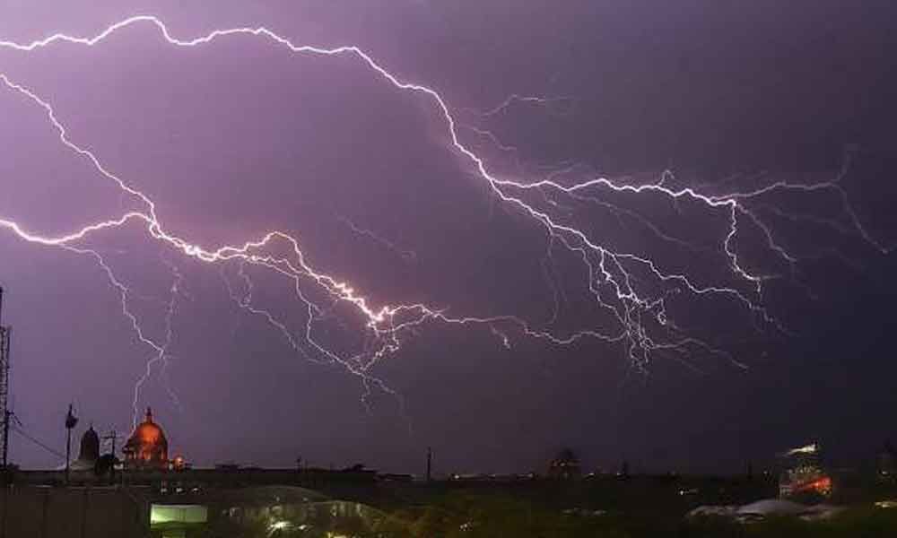 Heavy rain thunderstorm created havoc in many villages of kadapa district