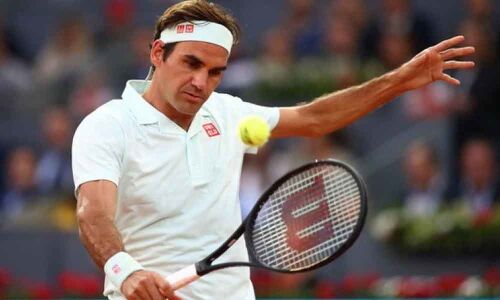 Roger Federer survives Gael Monfils scare