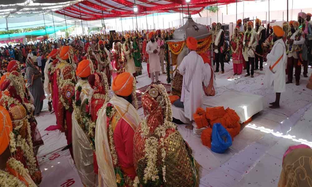 21 Sikh couples unite at a glittering ceremony