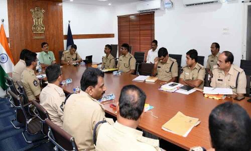DGP conducts review meet with police officials
