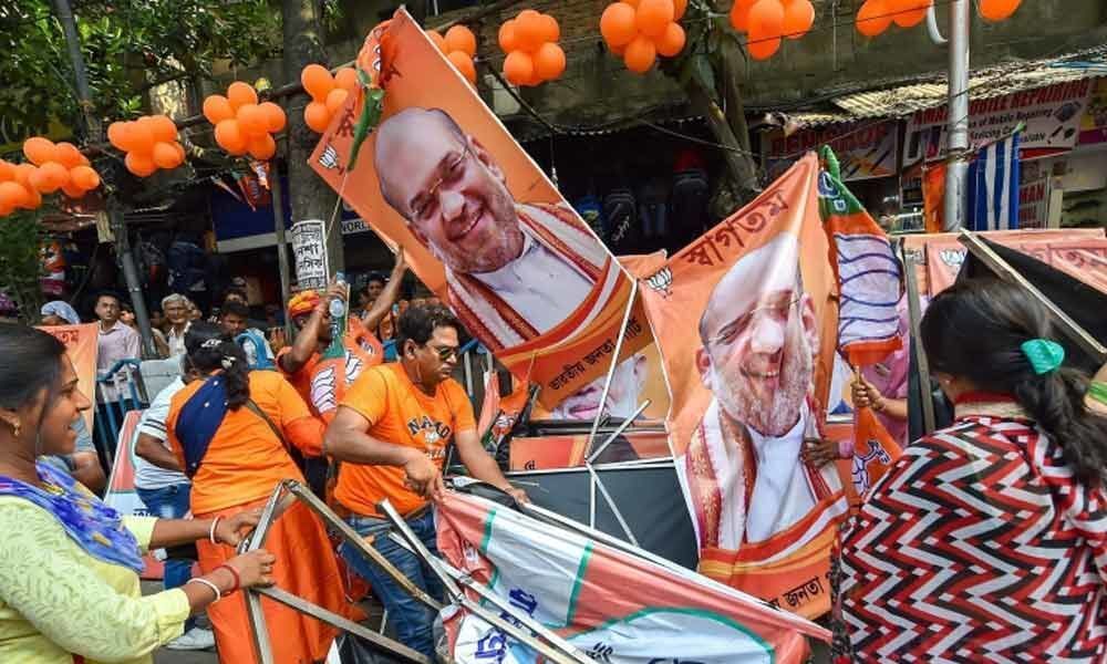 WATCH | BJP workers, university students clash during Amit Shahs roadshow in Kolkata