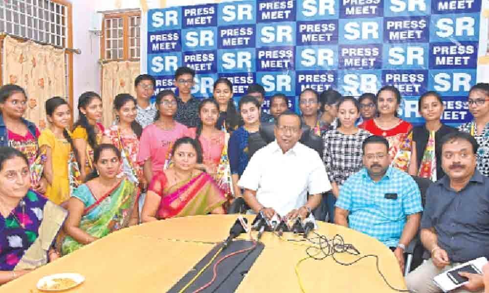 SR students make merry in SSC
