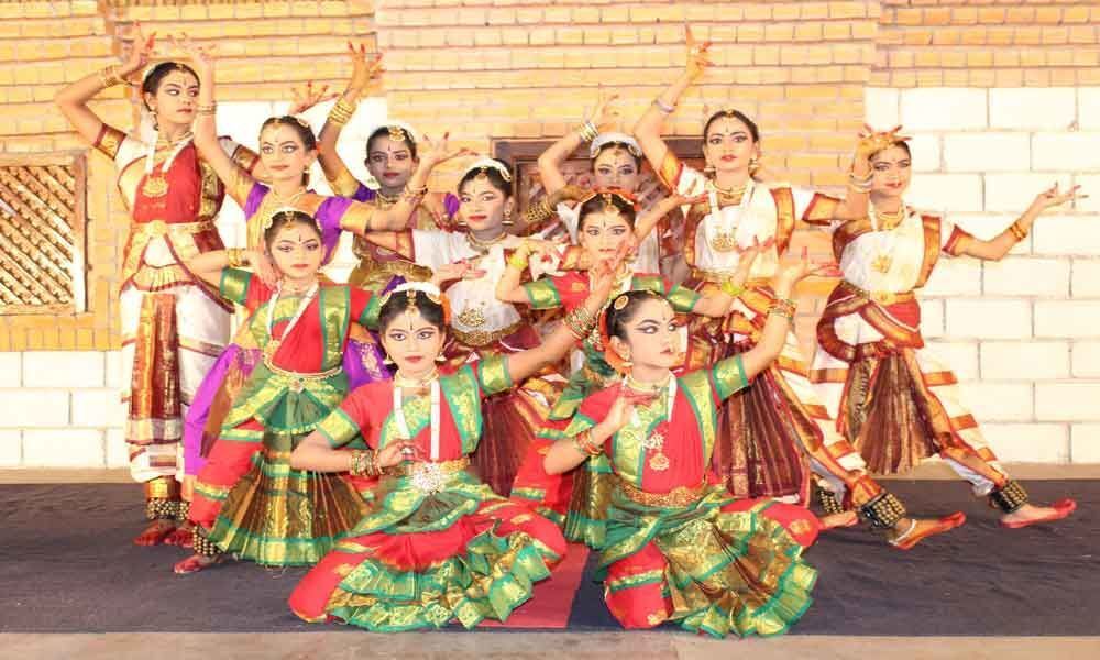 Classical dance show enthralls audience