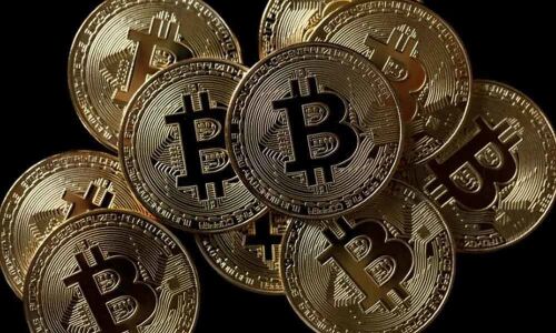 Bitcoin tops USD 8,000 as it hits highest since July 2018