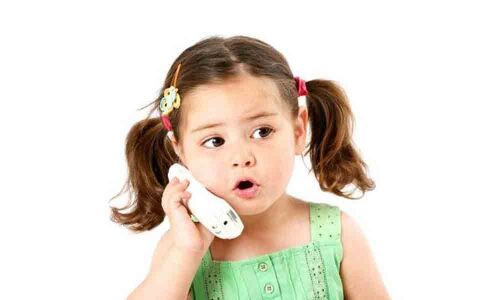 Toddlers learn new words more easily from other kids