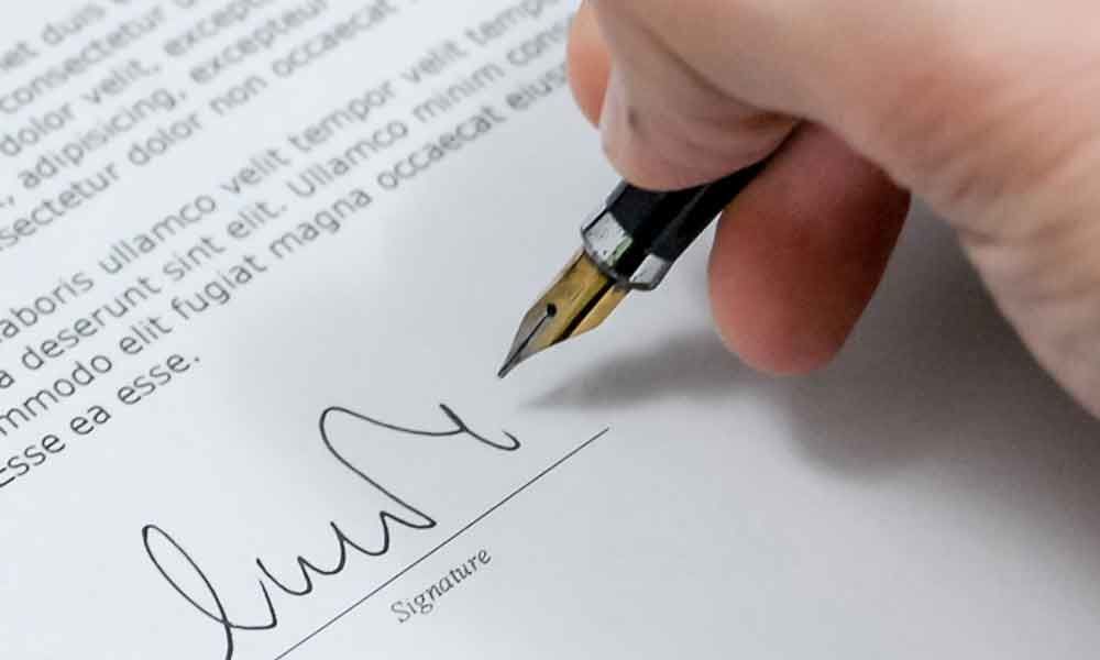 31-year-old woman fabricates husbands signatures on divorce documents