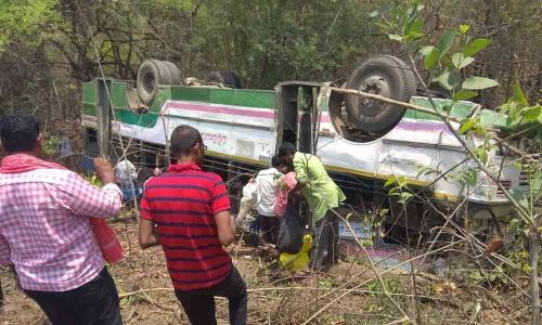 Bus falls into gorge; ten gravely hurt in Jayashankar-Bhupalpally district