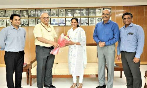 South Central Railway GM felicitates GS Lakshmi