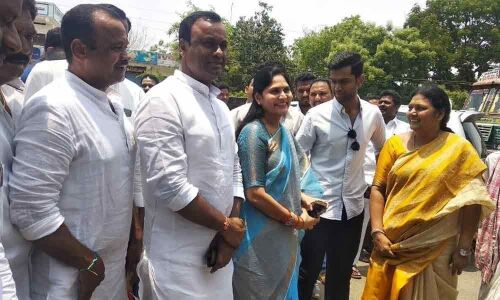 Komatireddy factor puts TRS on the edge