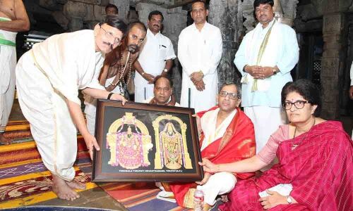 Supreme Court Judge NV Ramana offers prayers at Tirumala