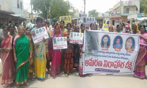 Hazipur victims kin seek hanging of accused, launch indefinite fast