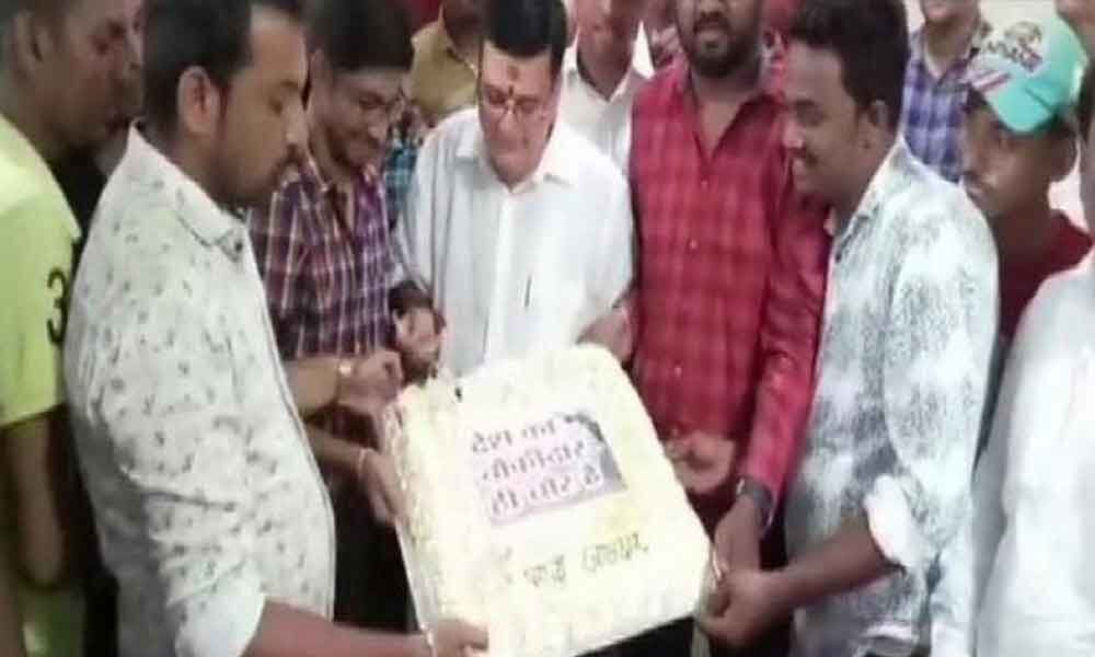 Desh ka Chowkidaar Hi Chor Hai cake: Congress-NCP leader celebrates birthday