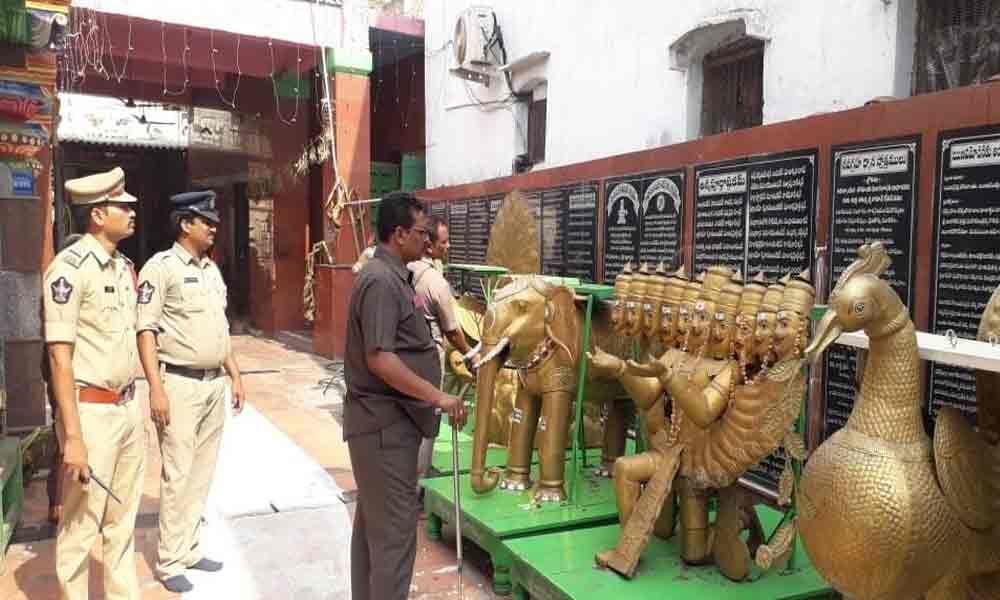 Bomb detection squad conducts checking in Guntur city