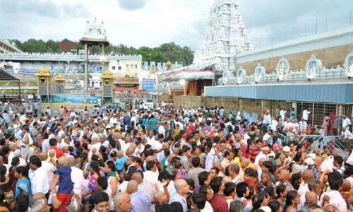 Heavy rush of devotees at Tirumala temple