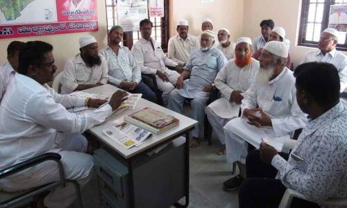 Pannala Devender meets elders of mosques