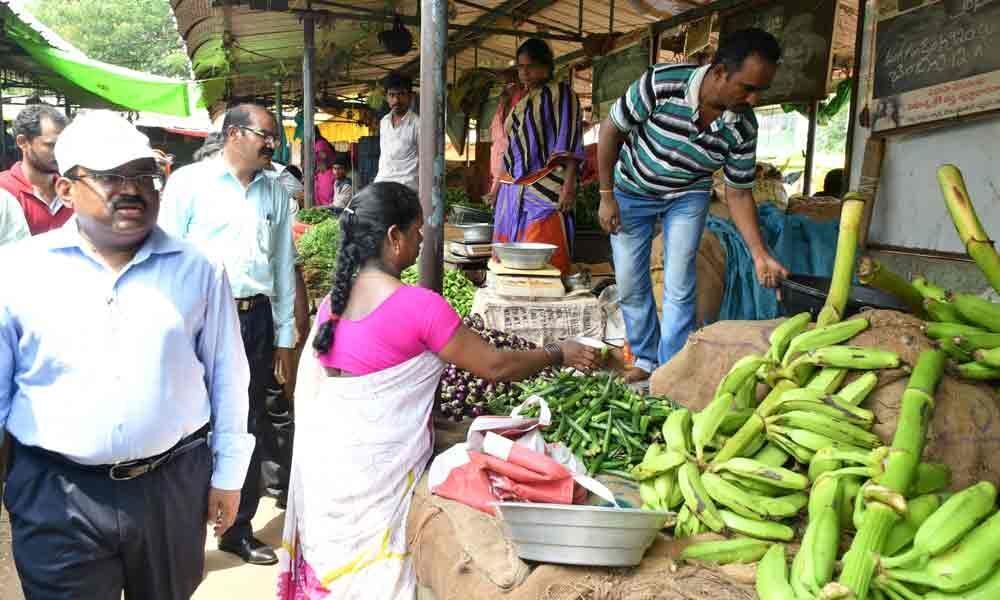 Encourage use of cotton, jute bags in Rythu Bazaars