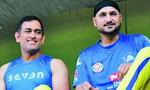 Mahendra Singh Dhoni should get freedom to attack: Harbhajan Singh