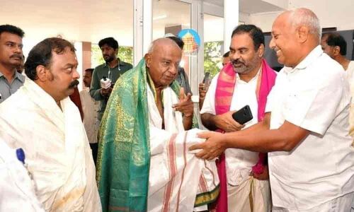 Chinta Mohan meets Deve Gowda