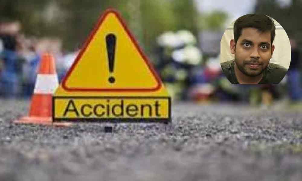 RJ Hemanth car meets with road accident in Vijayawada