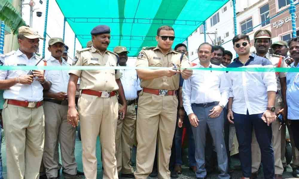 Police seek public support to erect tents at traffic islands