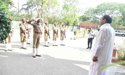 VP Venkaiah Naidu  receives grand welcome in Guntur
