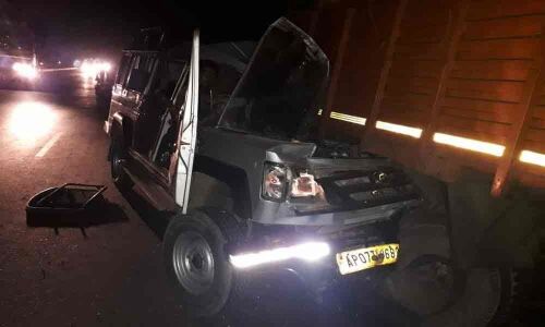 Two killed, four injured in accident