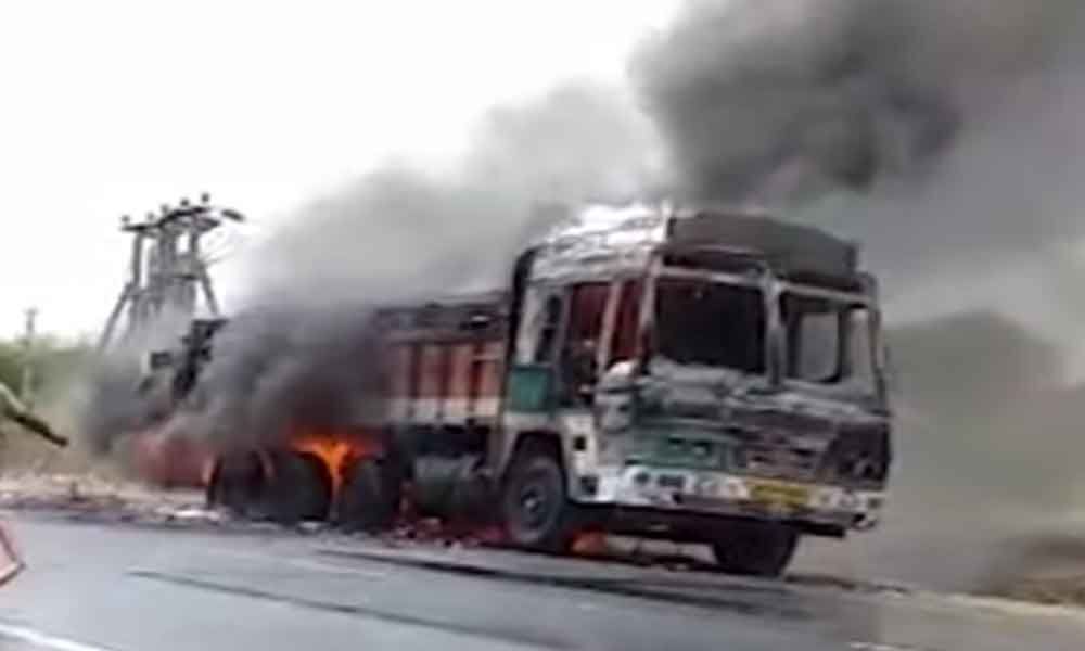 Beer bottles load truck catches fire in Kurnool