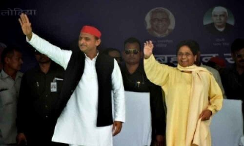 Akhilesh, Mayawati meet, assess post-poll scenario
