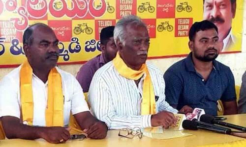 KCR hoodwinking people: TDP